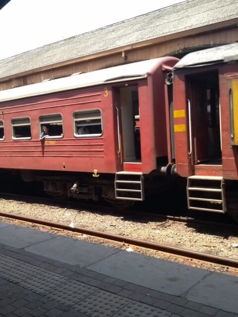 Durchschnittlicher Zug in Sri-Lanka